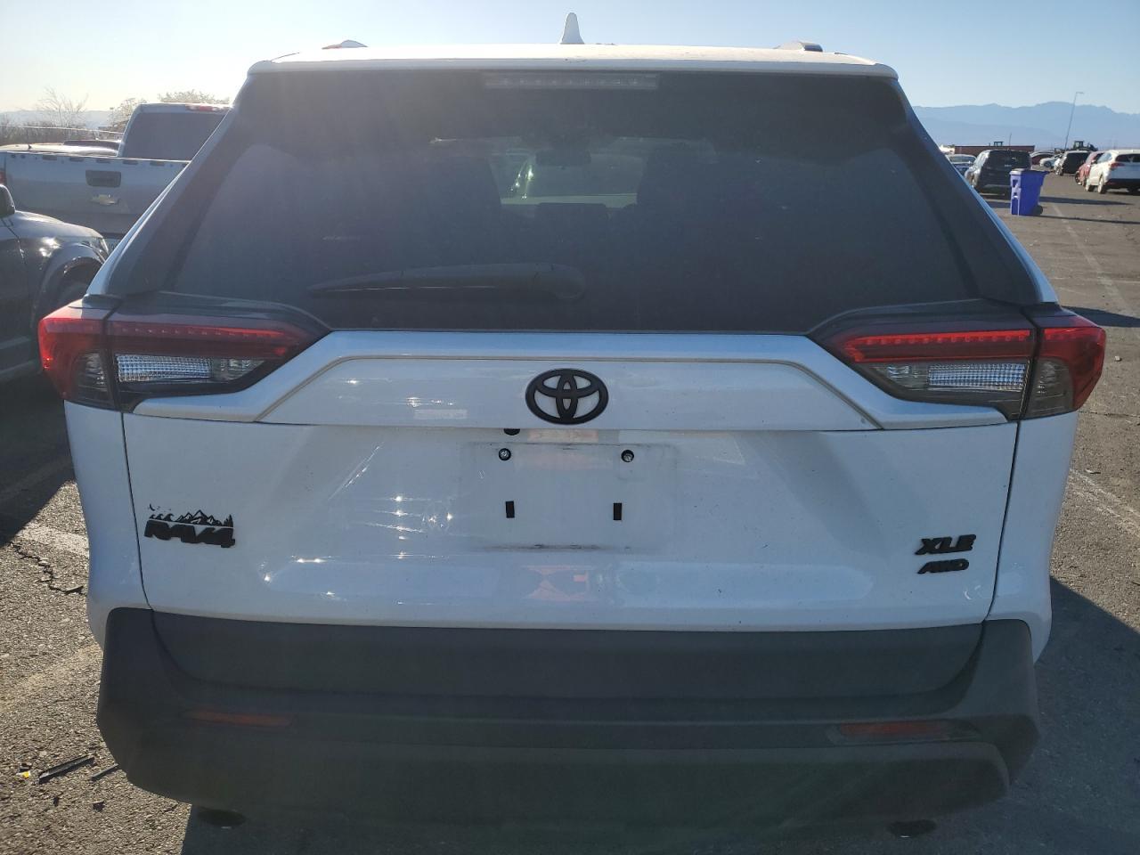 2020 TOYOTA RAV4 XLE - Image 6