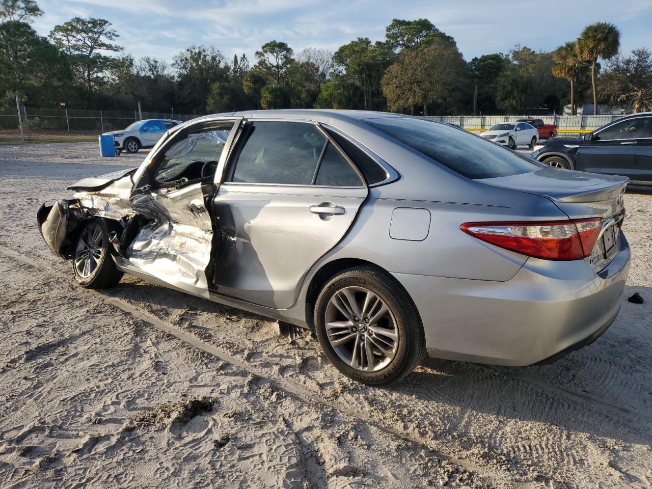 2017 TOYOTA CAMRY LE - Фото 2