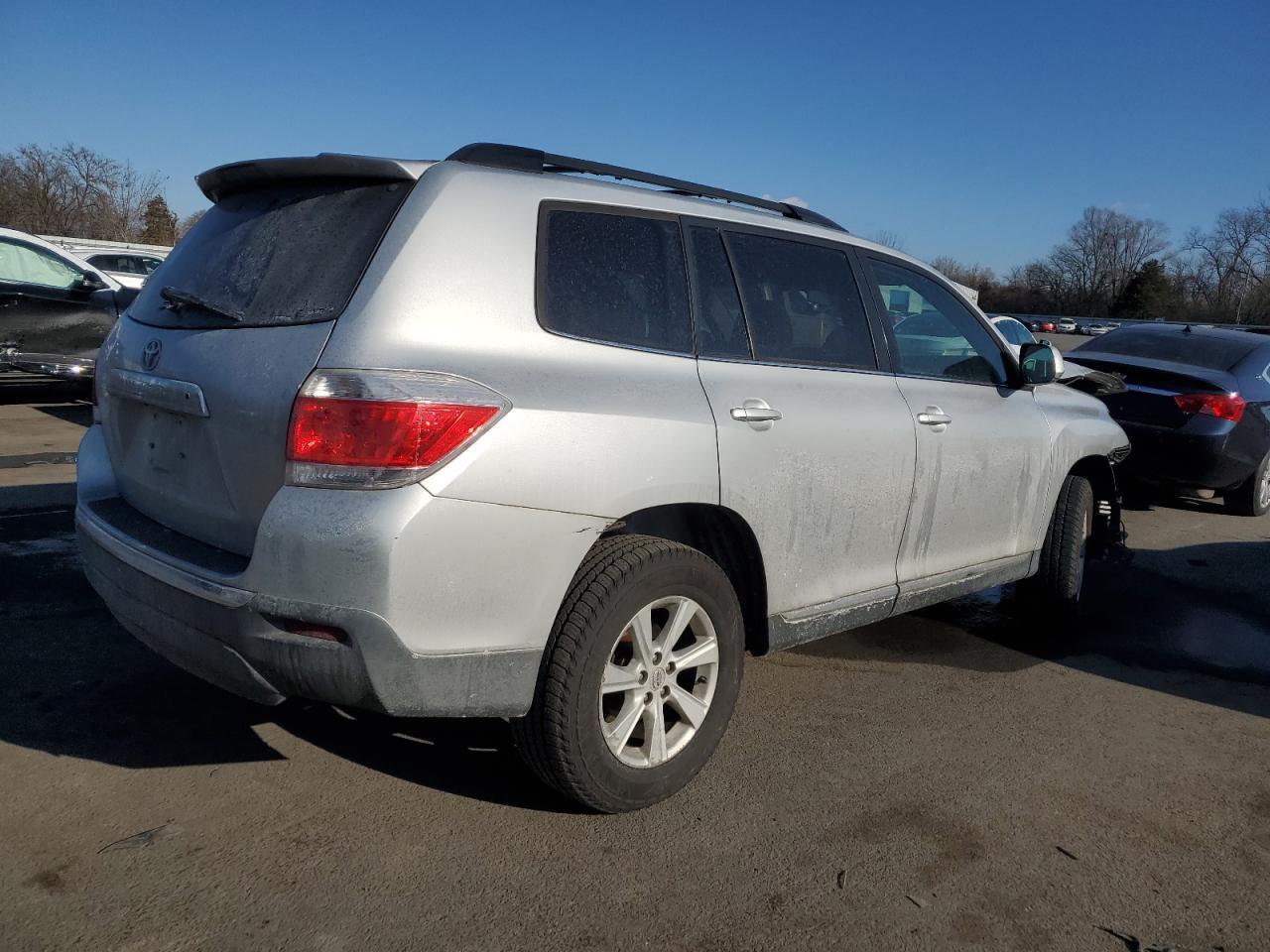 2011 TOYOTA HIGHLANDER - Фото 3