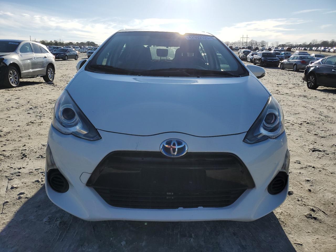 2015 TOYOTA PRIUS C - Image 5
