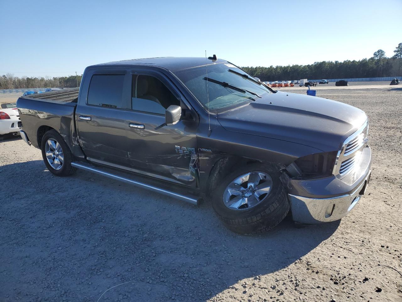 2017 RAM 1500 SLT - Фото 4