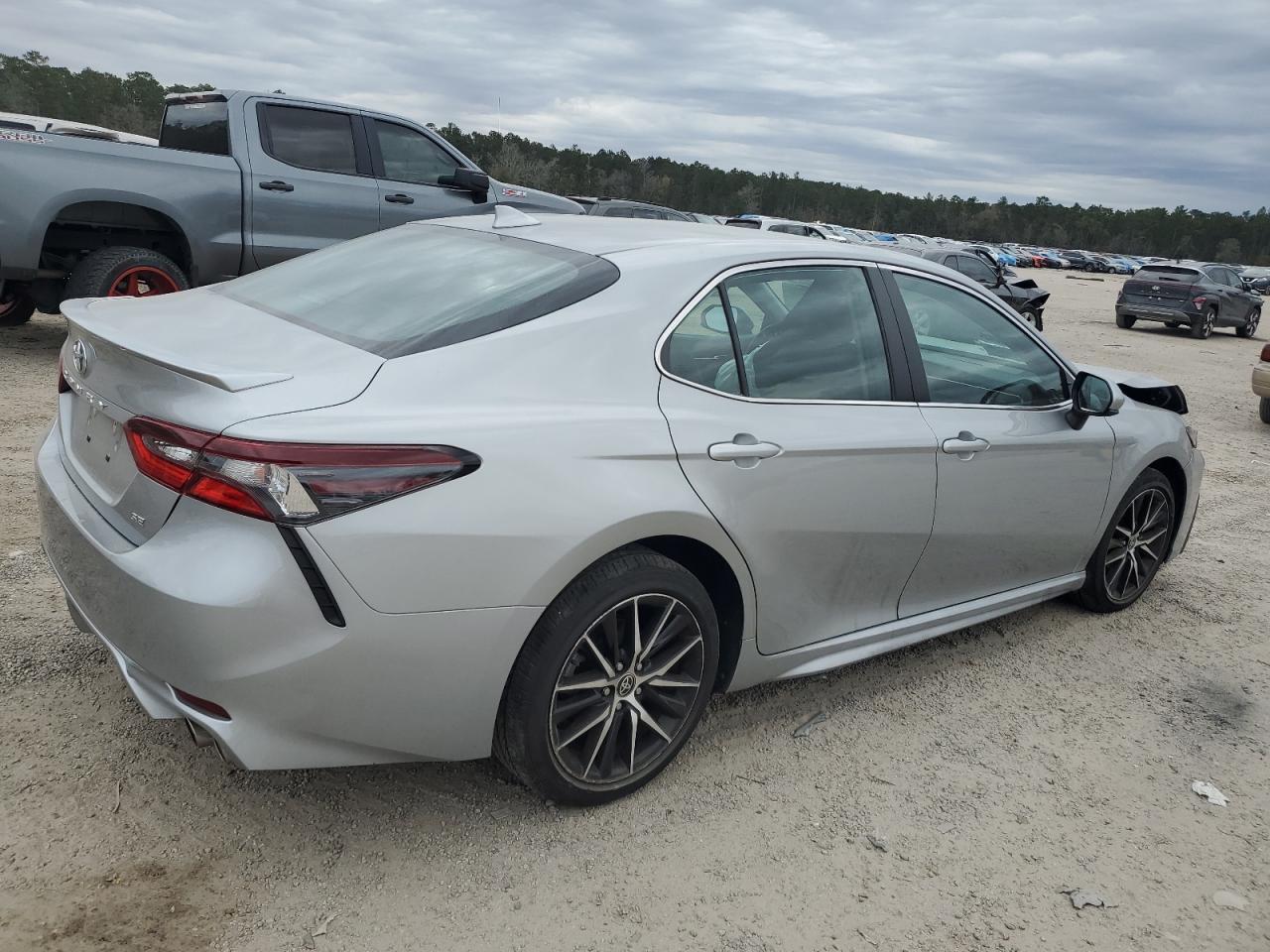 2021 TOYOTA CAMRY SE - Image 3