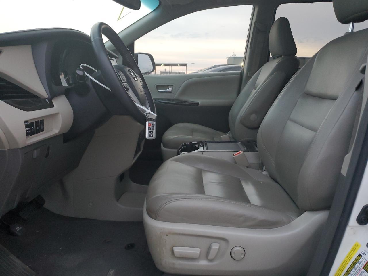 2015 TOYOTA SIENNA XLE - Фото 7