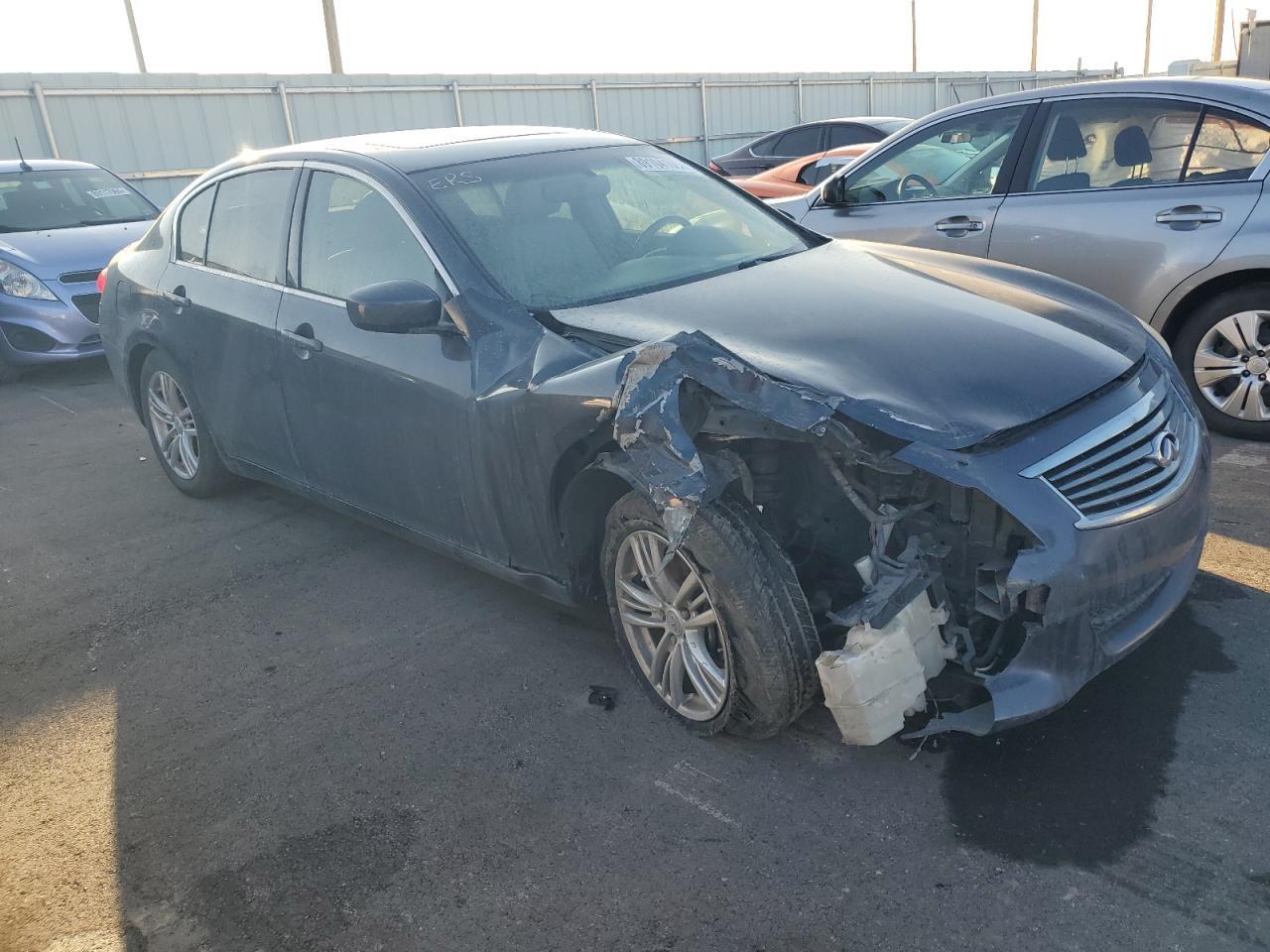 2011 INFINITI G37 - Image 4