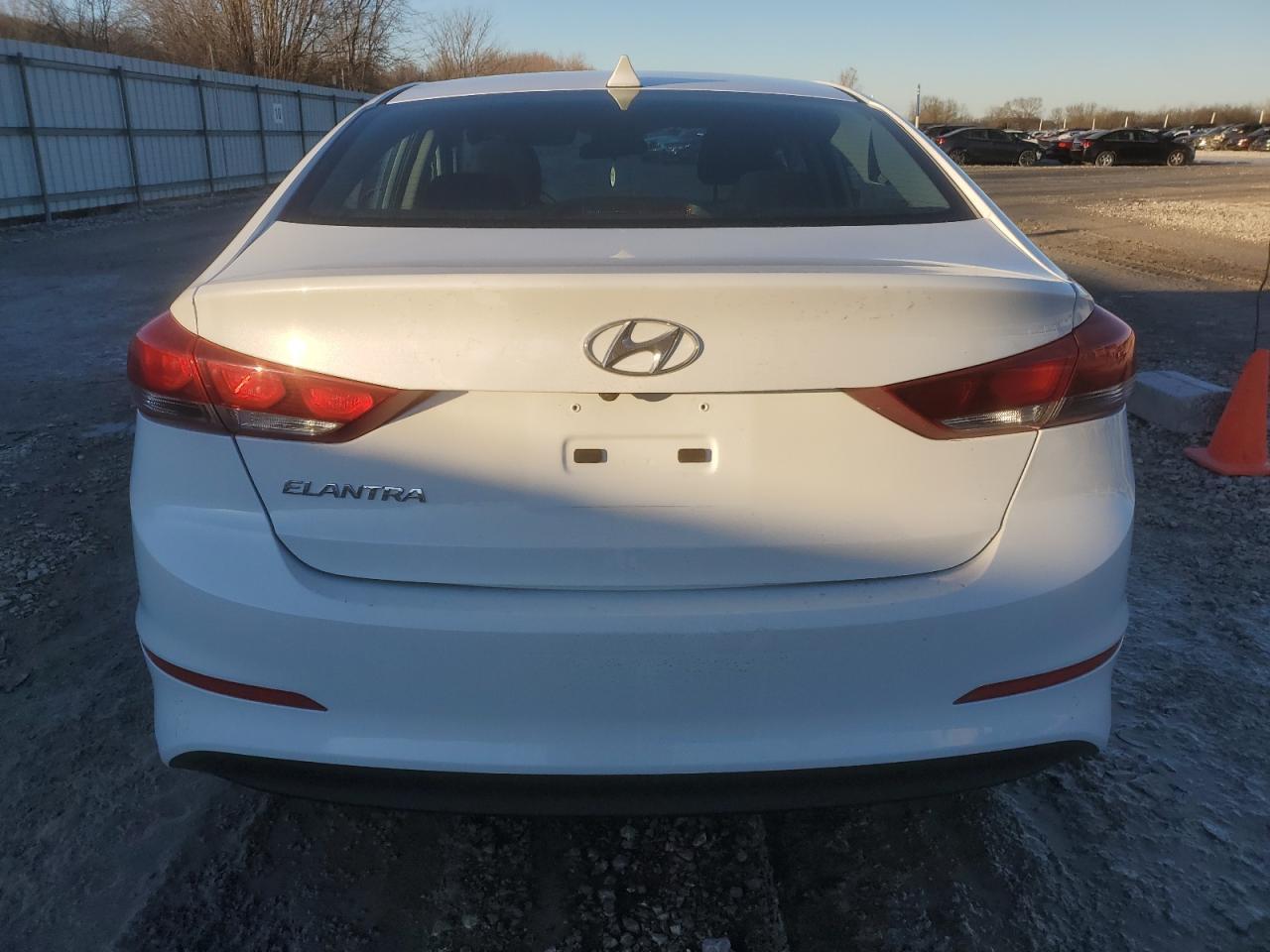 2018 HYUNDAI ELANTRA SE - Image 6