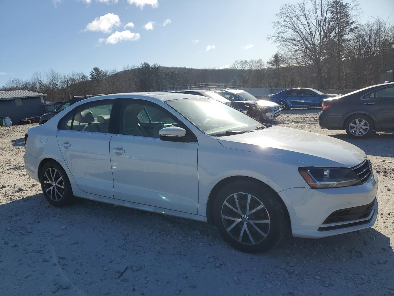 2017 VOLKSWAGEN JETTA SE - Фото 4