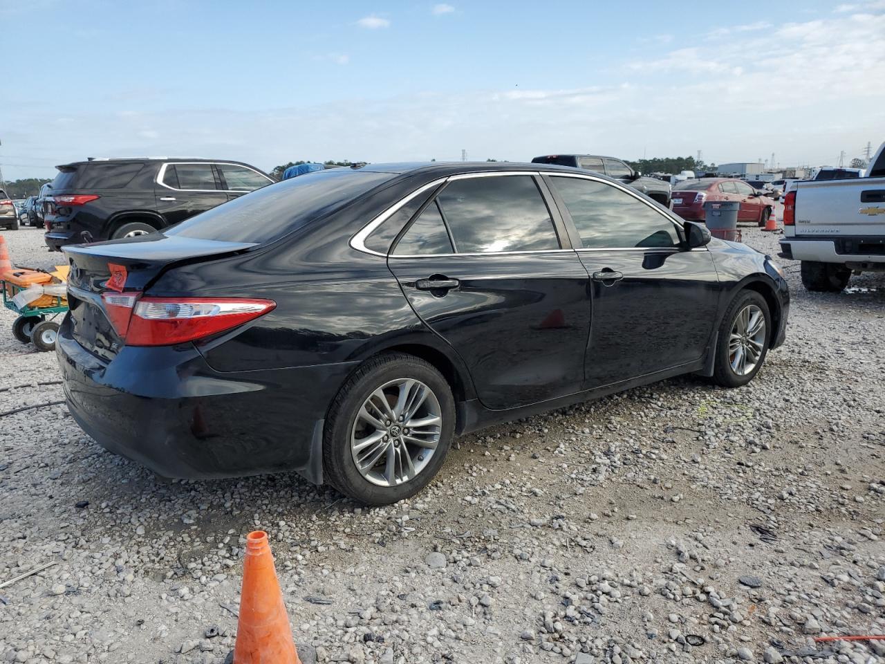 2017 TOYOTA CAMRY LE - Image 3