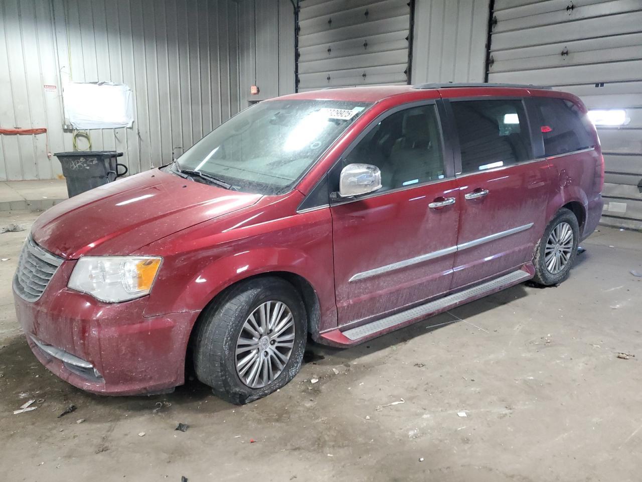 2014 CHRYSLER TOWN & COU