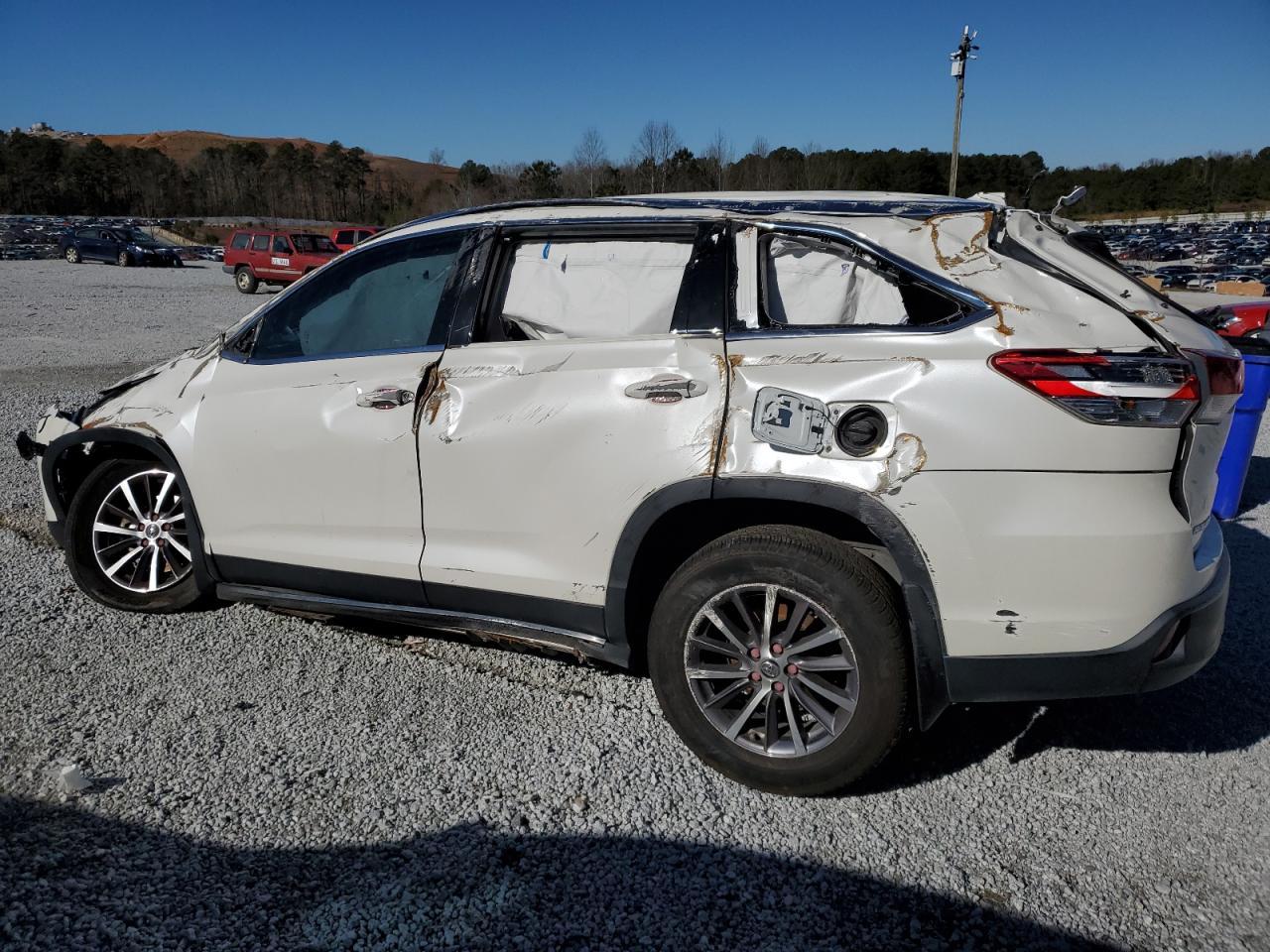2019 TOYOTA HIGHLANDER - Image 2