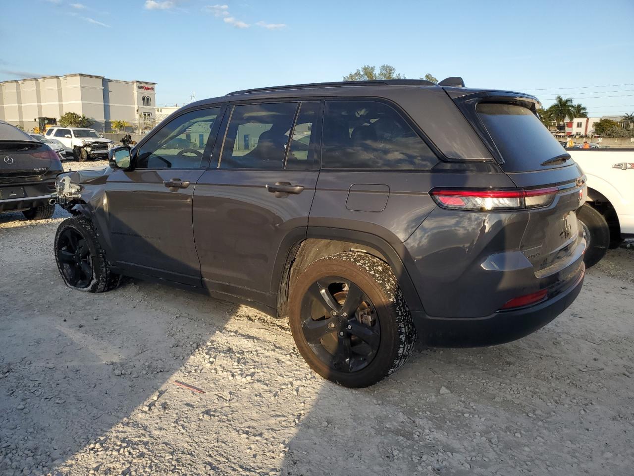 2024 JEEP GRAND CHER - Фото 2