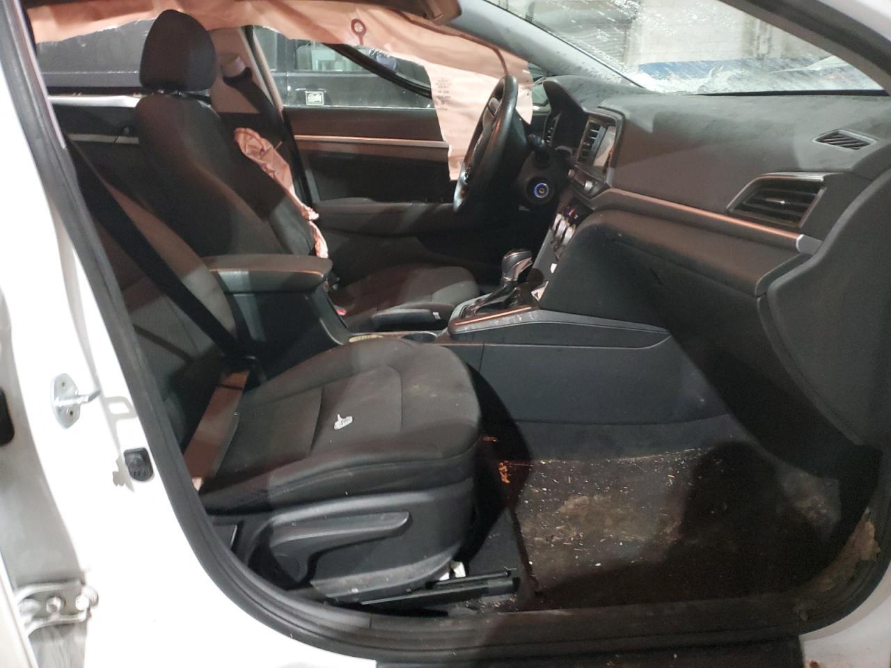 2019 HYUNDAI ELANTRA SE - Фото 7