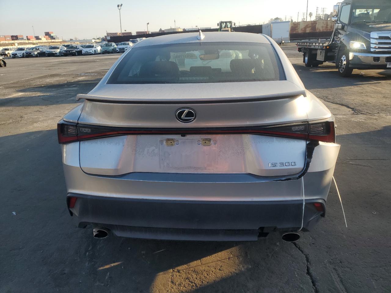 2021 LEXUS IS 300 - Фото 6