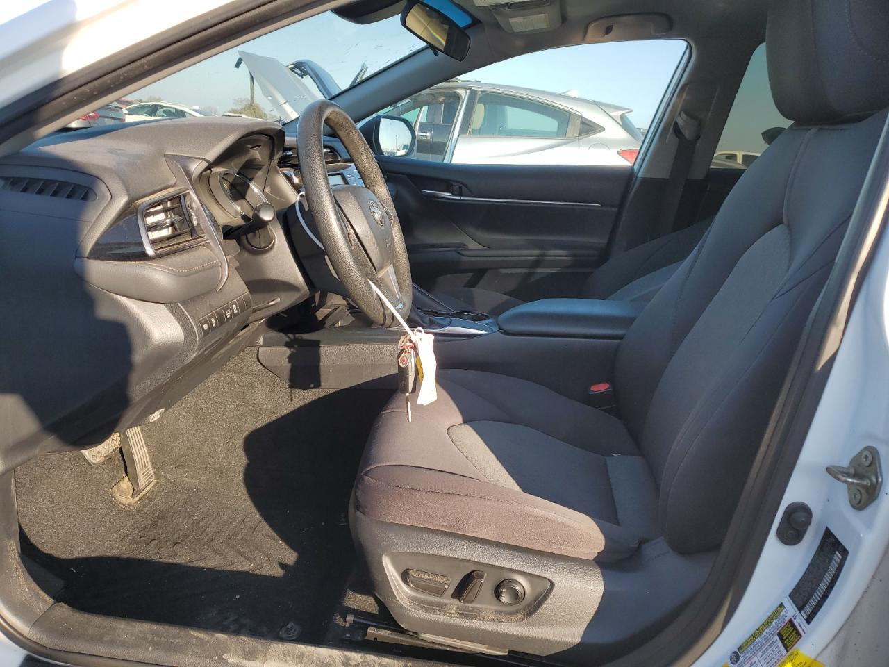 2019 TOYOTA CAMRY L - Фото 7