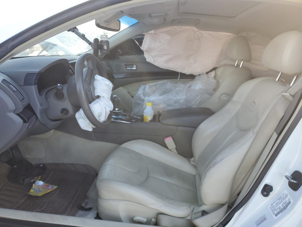 2011 INFINITI G37 - Image 7