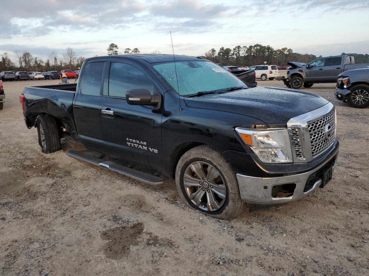 2018 NISSAN TITAN SV - Фото 4