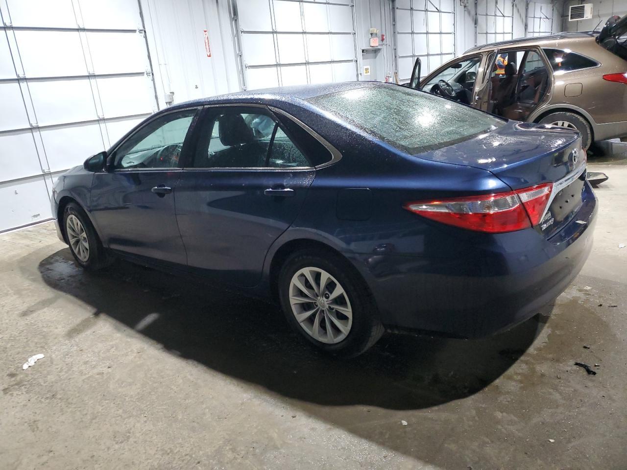 2015 TOYOTA CAMRY LE - Фото 2