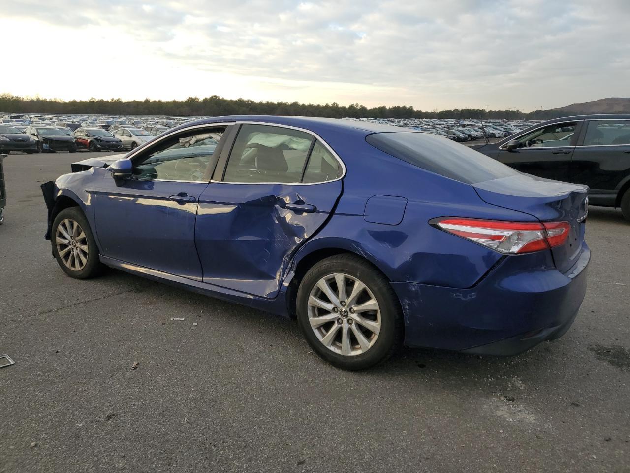 2018 TOYOTA CAMRY L - Фото 2