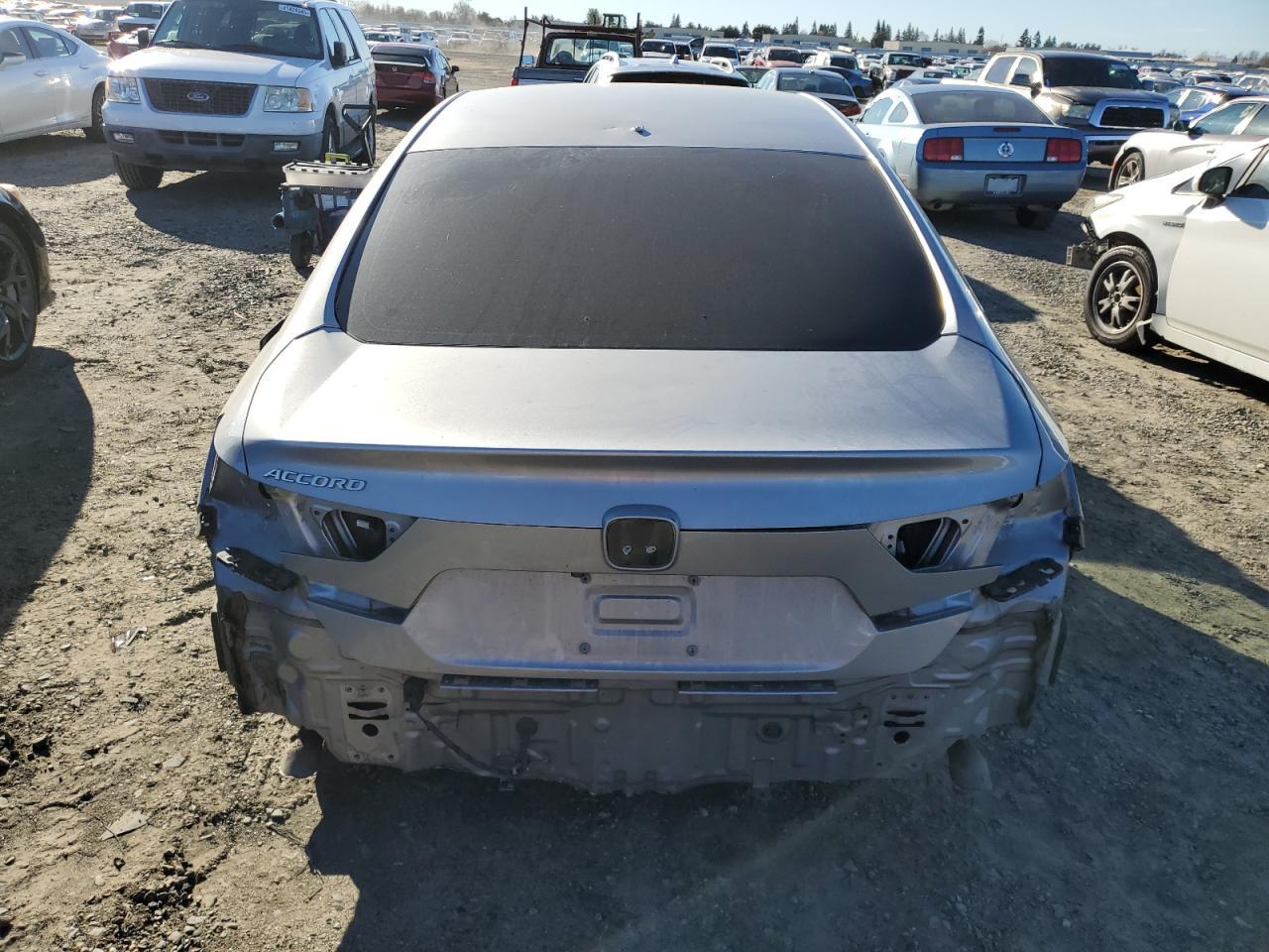 2018 HONDA ACCORD LX - Image 6