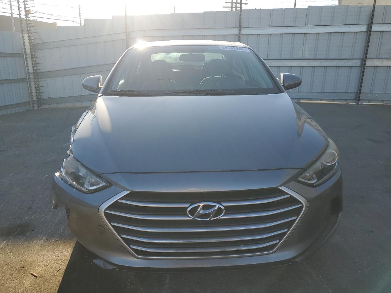 2017 HYUNDAI ELANTRA SE - Image 5