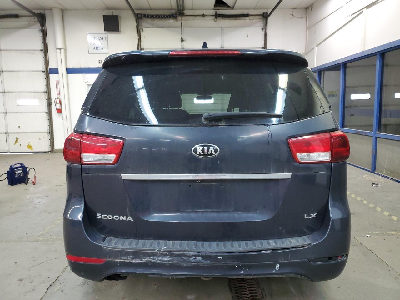 2017 KIA SEDONA LX - Фото 6