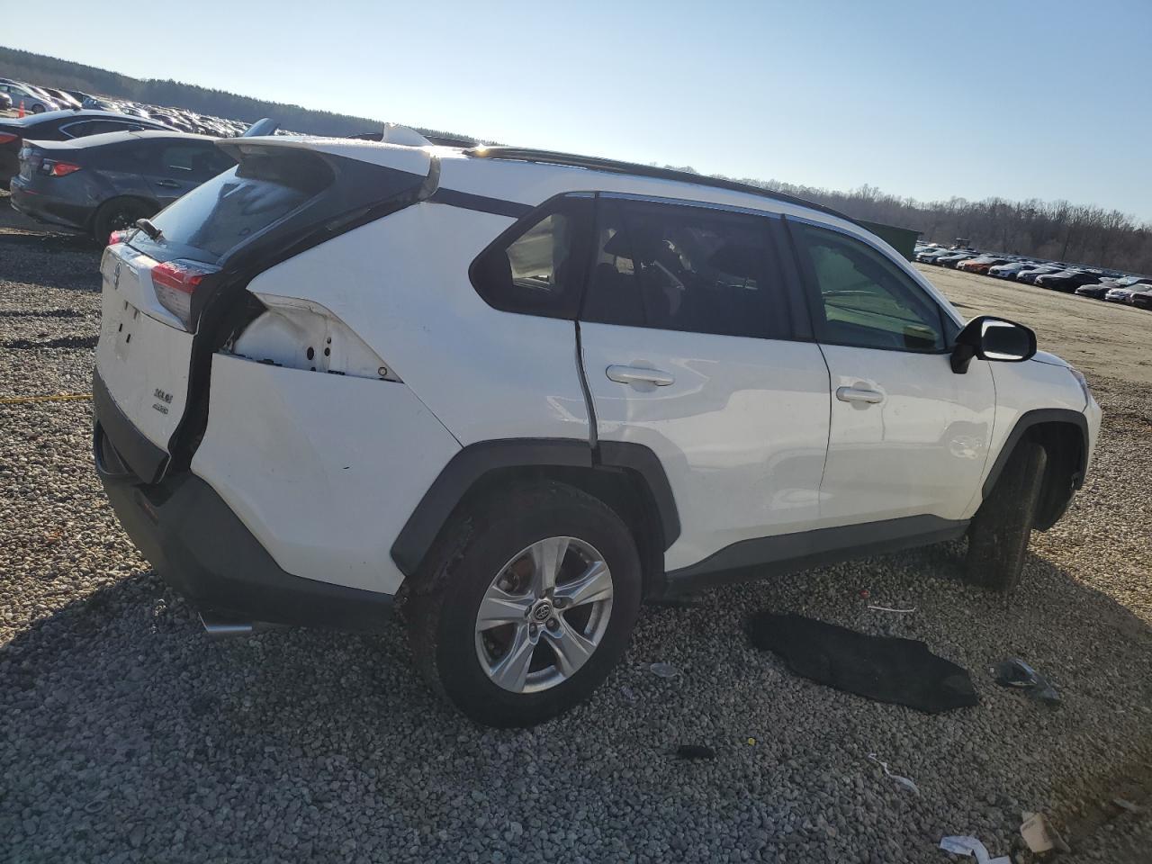 2020 TOYOTA RAV4 XLE - Image 3