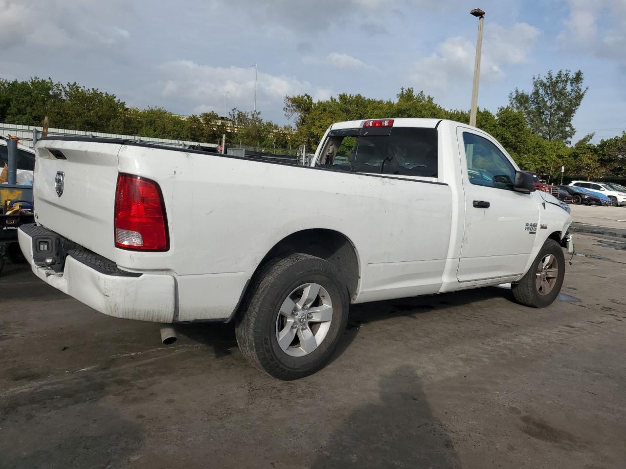 2019 RAM 1500 CLASS - Фото 3