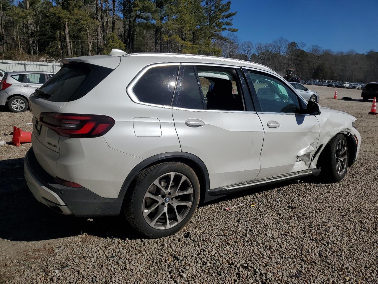 2023 BMW X5 XDRIVE4 - Фото 3