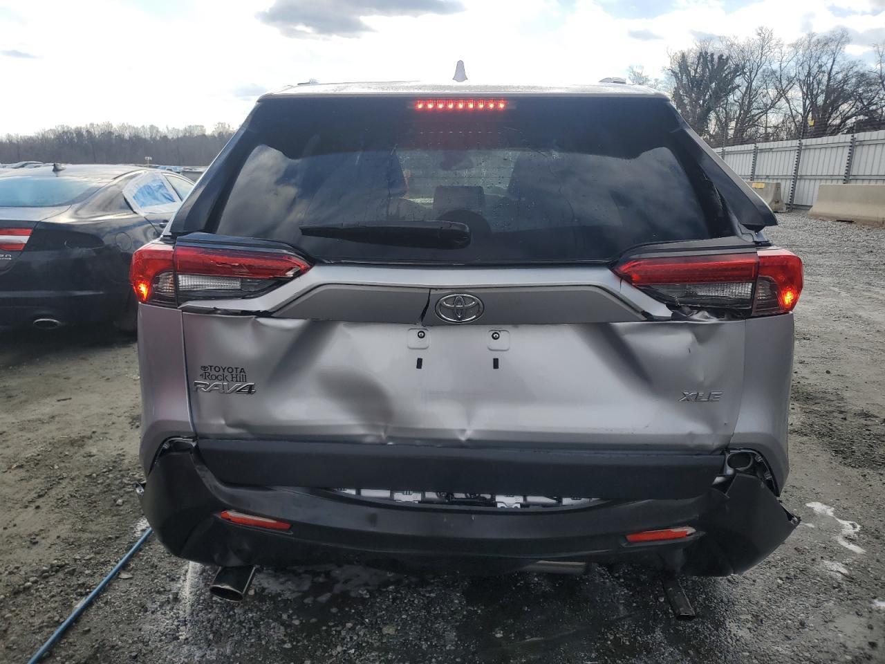 2019 TOYOTA RAV4 XLE P - Фото 6