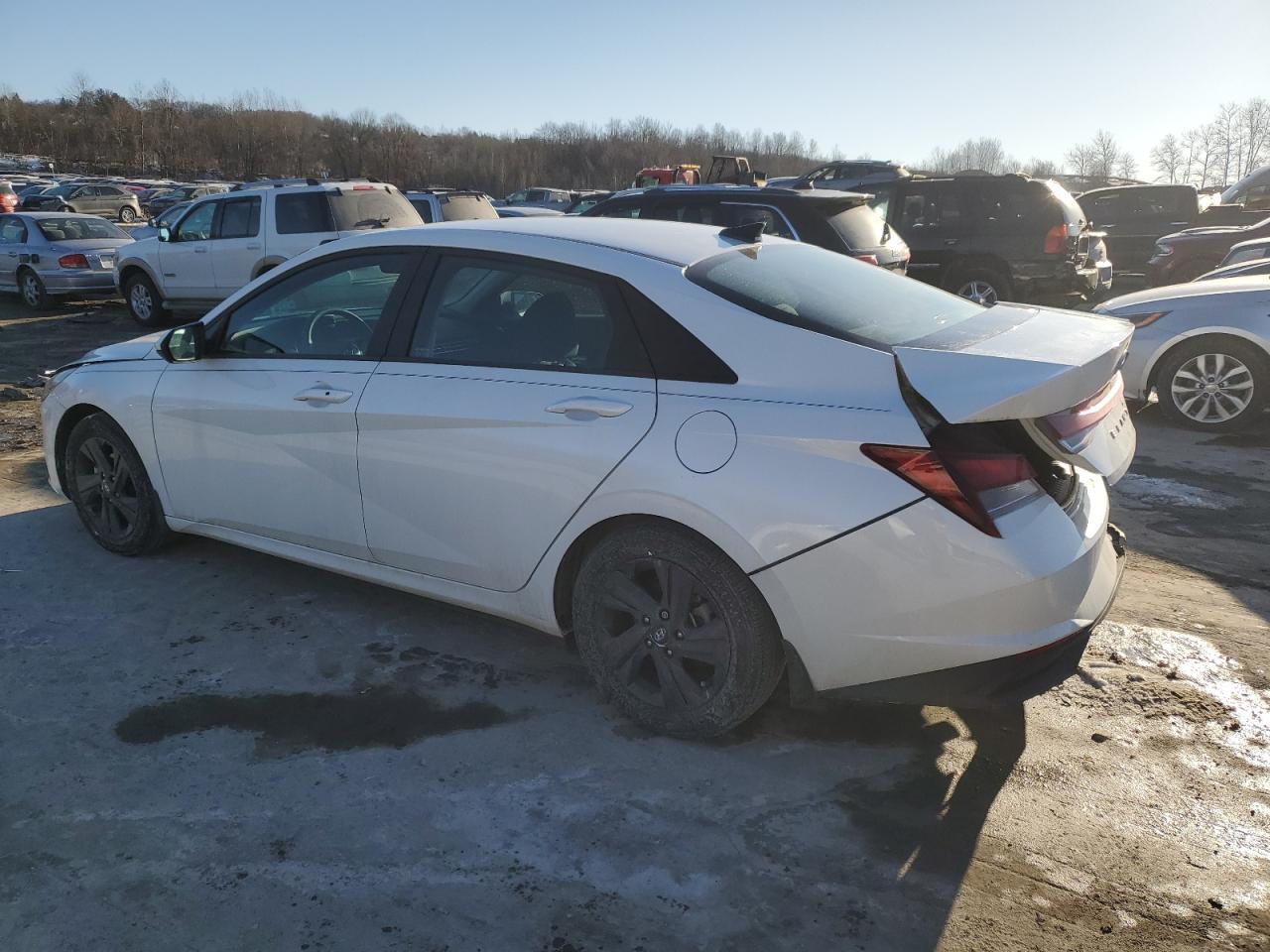 2022 HYUNDAI ELANTRA SE - Фото 2