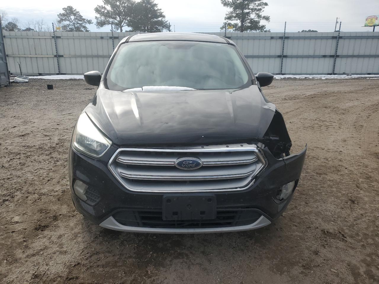 2017 FORD ESCAPE SE - Image 5