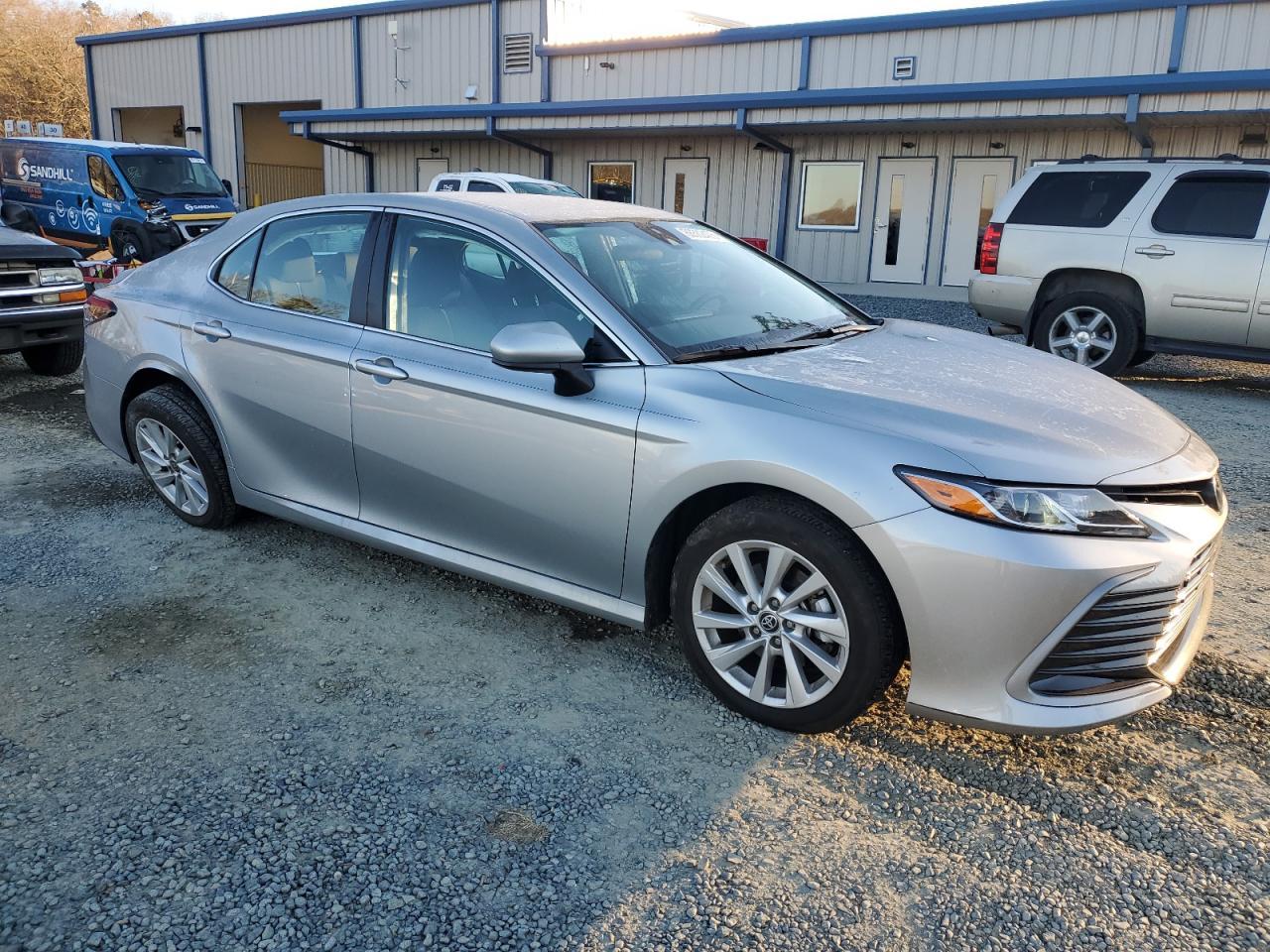 2023 TOYOTA CAMRY LE - Фото 4