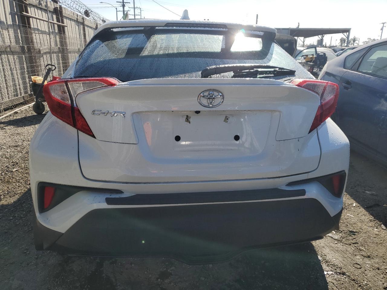 2021 TOYOTA C-HR XLE - Фото 6