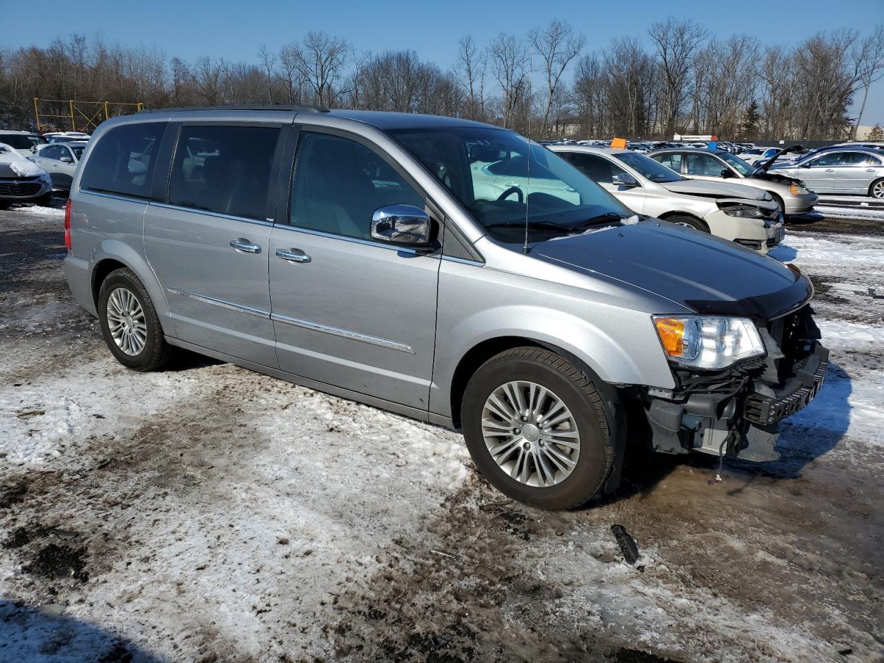2014 CHRYSLER TOWN & COU - Image 4