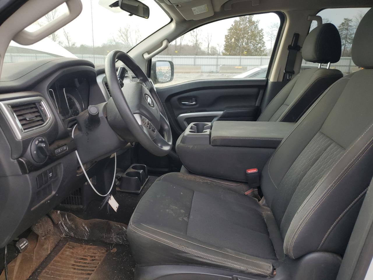 2018 NISSAN TITAN S - Фото 7