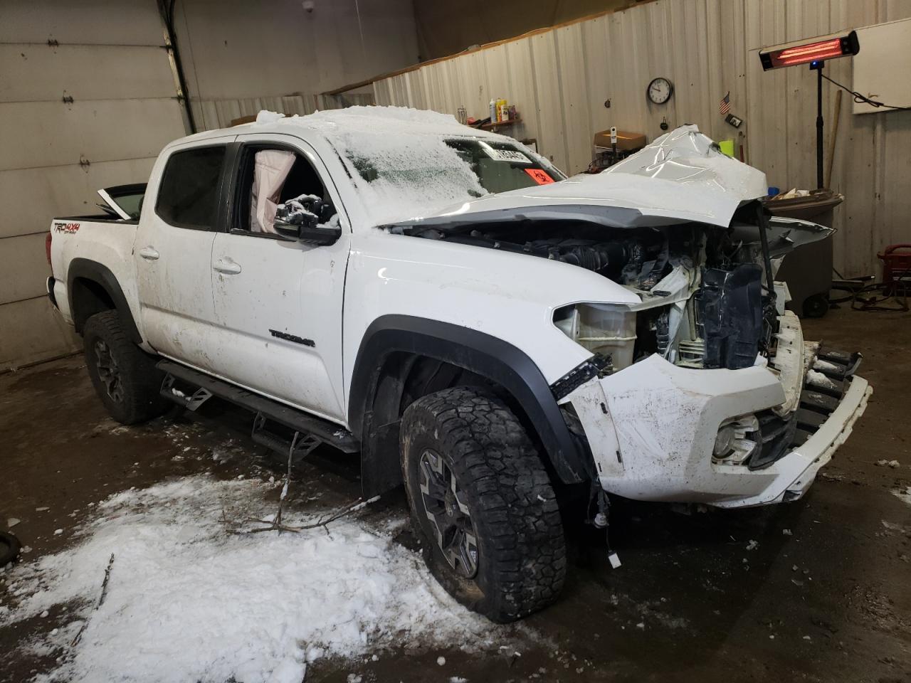 2019 TOYOTA TACOMA DOU - Фото 4