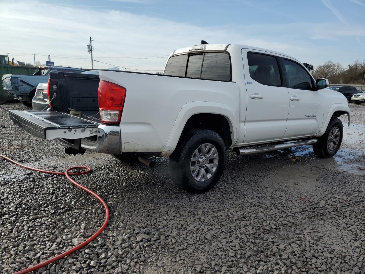 2017 TOYOTA TACOMA DOU - Фото 3