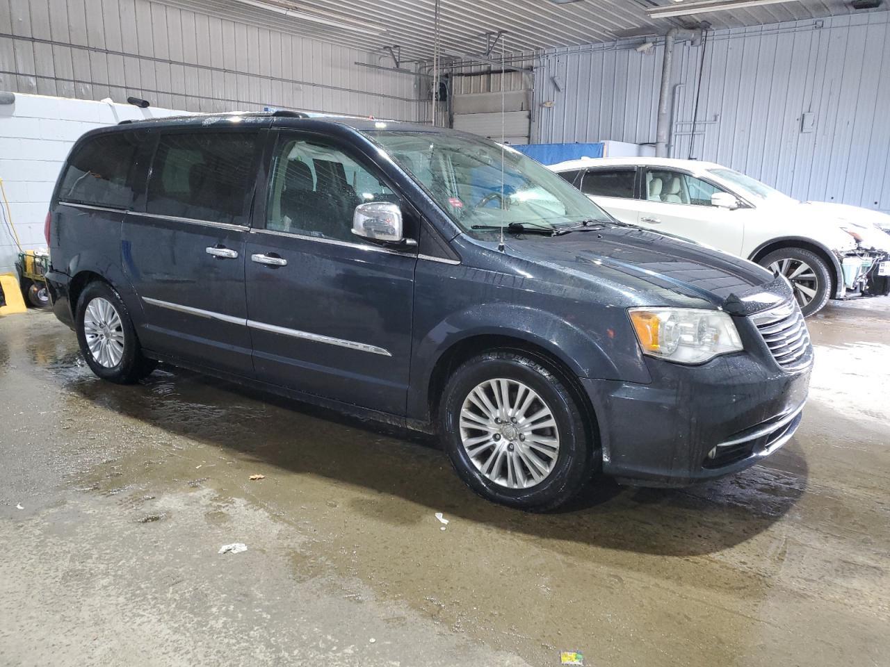 2014 CHRYSLER TOWN & COU - Фото 4