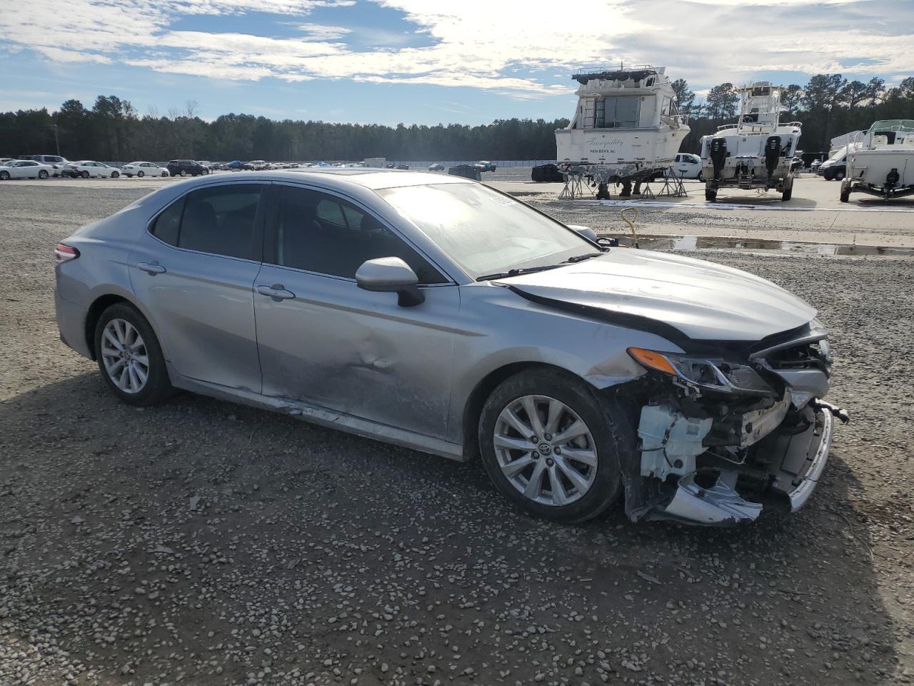 2020 TOYOTA CAMRY LE - Фото 4