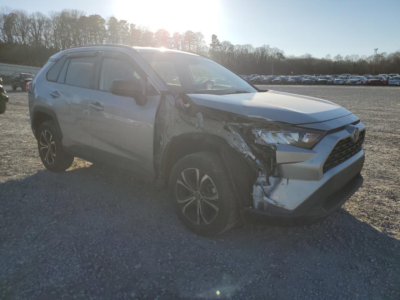 2021 TOYOTA RAV4 LE - Фото 4