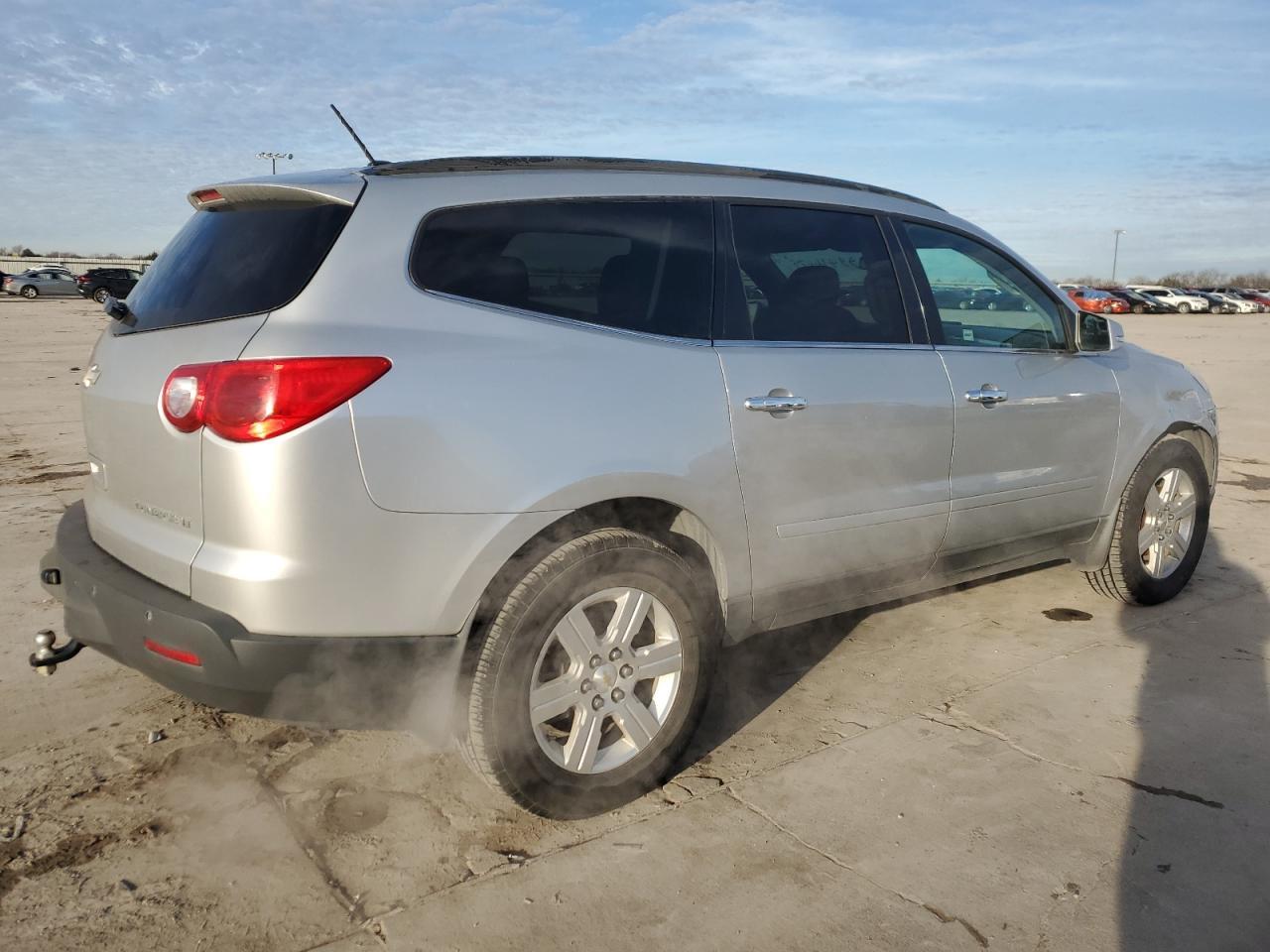 2011 CHEVROLET TRAVERSE L - Image 3
