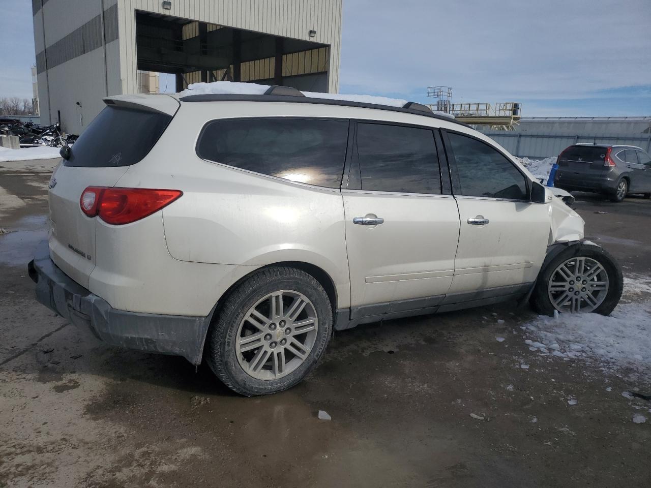 2011 CHEVROLET TRAVERSE L - Image 3