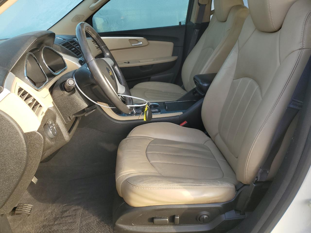 2011 CHEVROLET TRAVERSE L - Image 7
