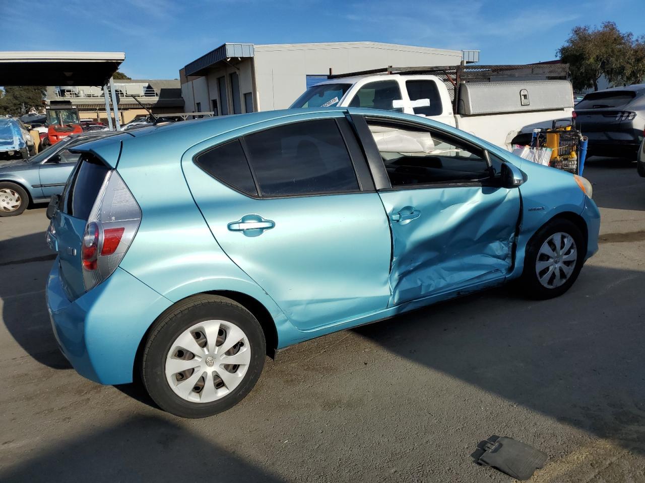 2013 TOYOTA PRIUS C - Фото 3