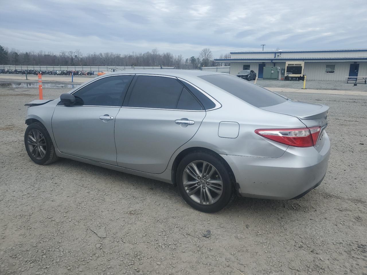 2015 TOYOTA CAMRY LE - Image 2