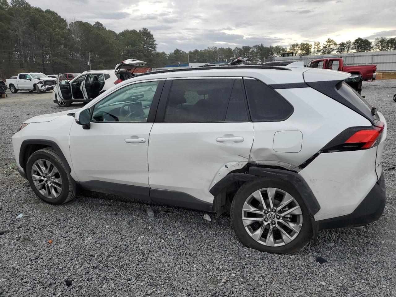 2024 TOYOTA RAV4 XLE P - Image 2