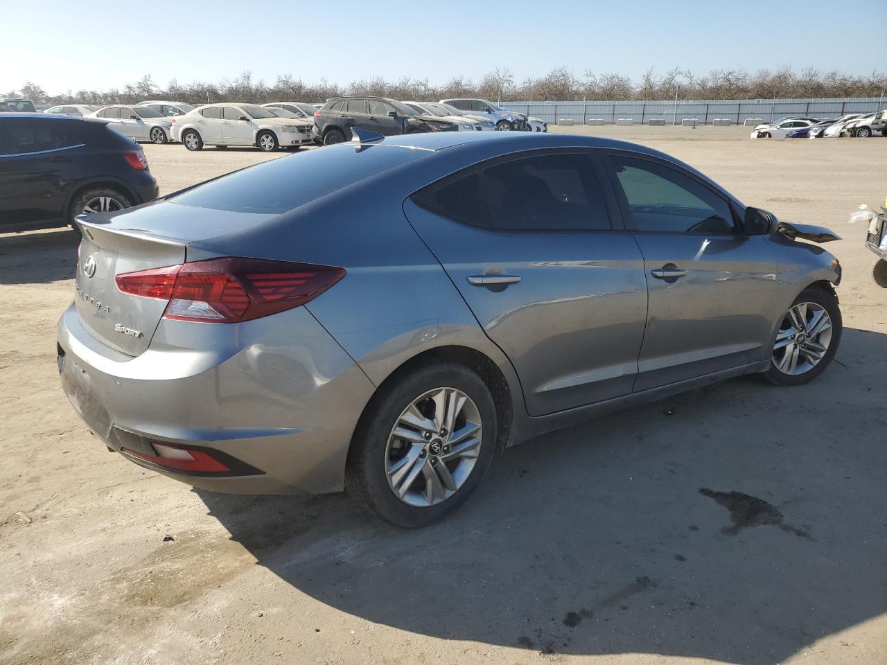 2019 HYUNDAI ELANTRA SE - Фото 3