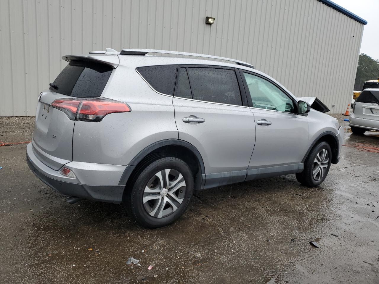2017 TOYOTA RAV4 LE - Image 3