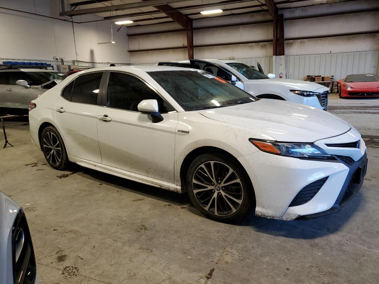 2020 TOYOTA CAMRY SE - Фото 4