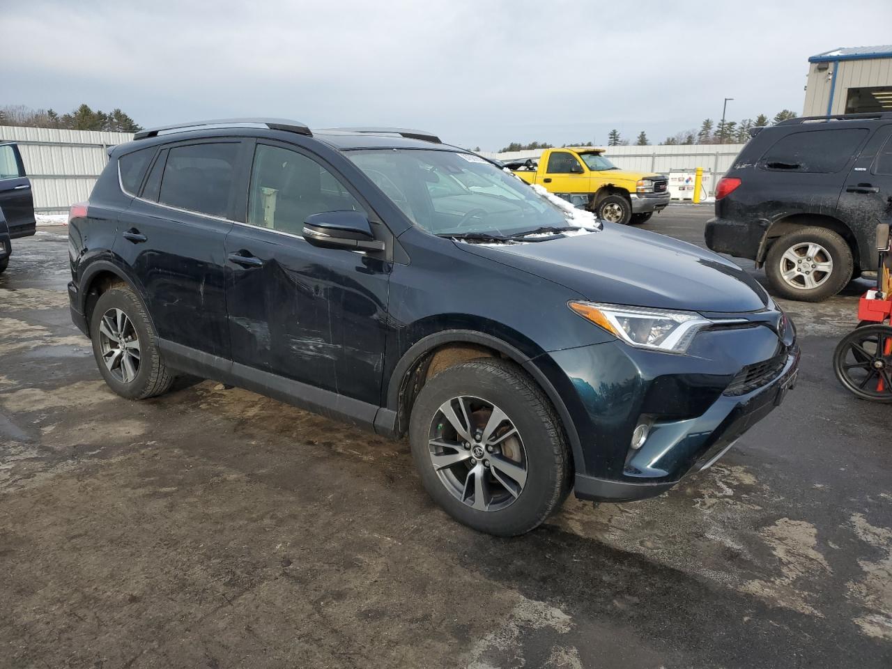 2017 TOYOTA RAV4 XLE - Фото 4