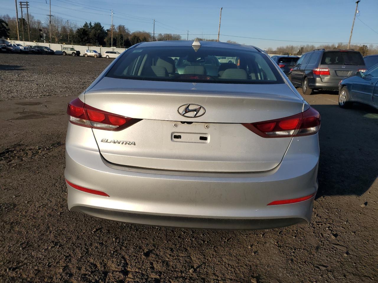 2018 HYUNDAI ELANTRA SE - Image 6